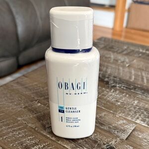 Obagi Nu-Derm Gentle Cleanser - White with Blue Details